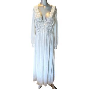 Vintage Shadow Line White Lace Robe Large